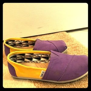 TOMS Flats